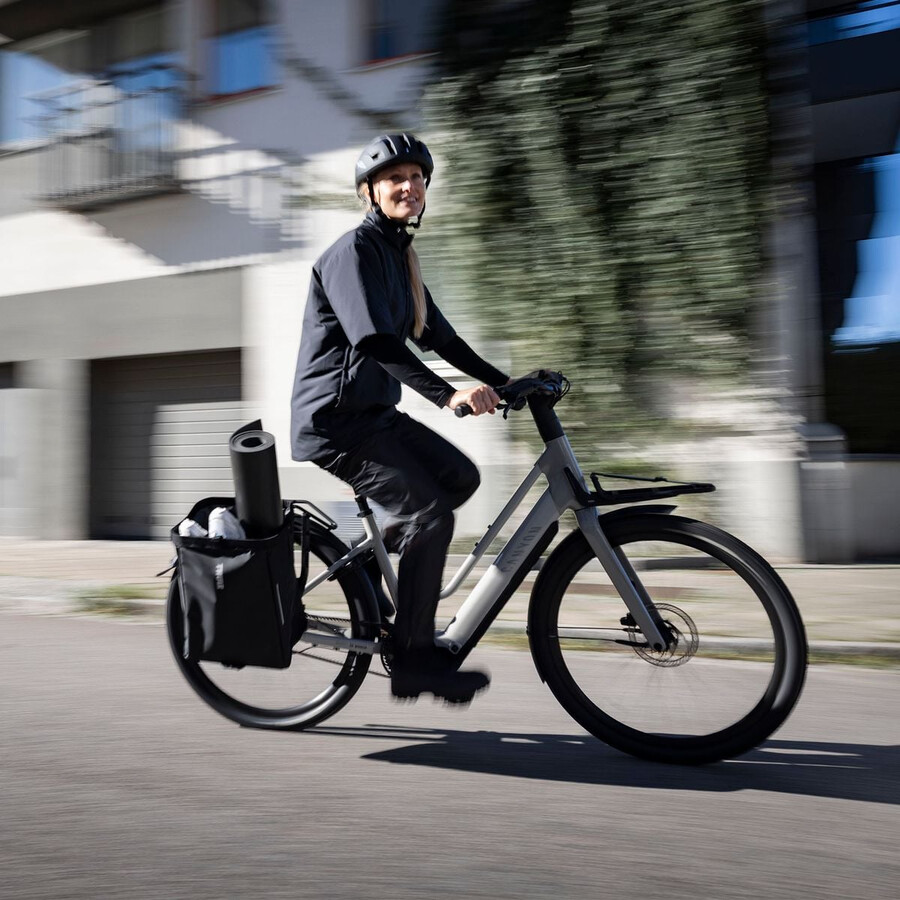 lastpåse för cykel med lås 25l svart