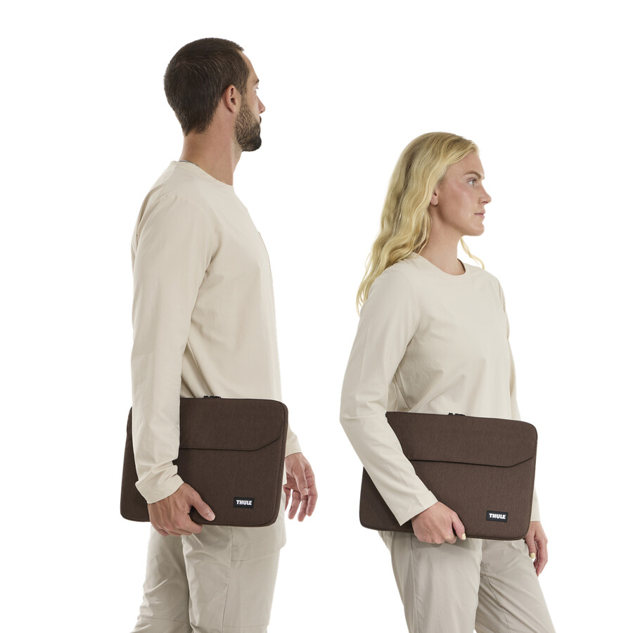 fodral till macbook pro 16 nyanserad brun